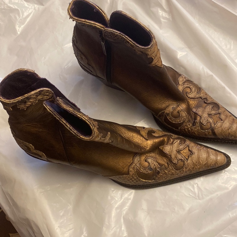 Donald j Pliner pewter and cream elegant cowgirl bootie 81/2 narrow.